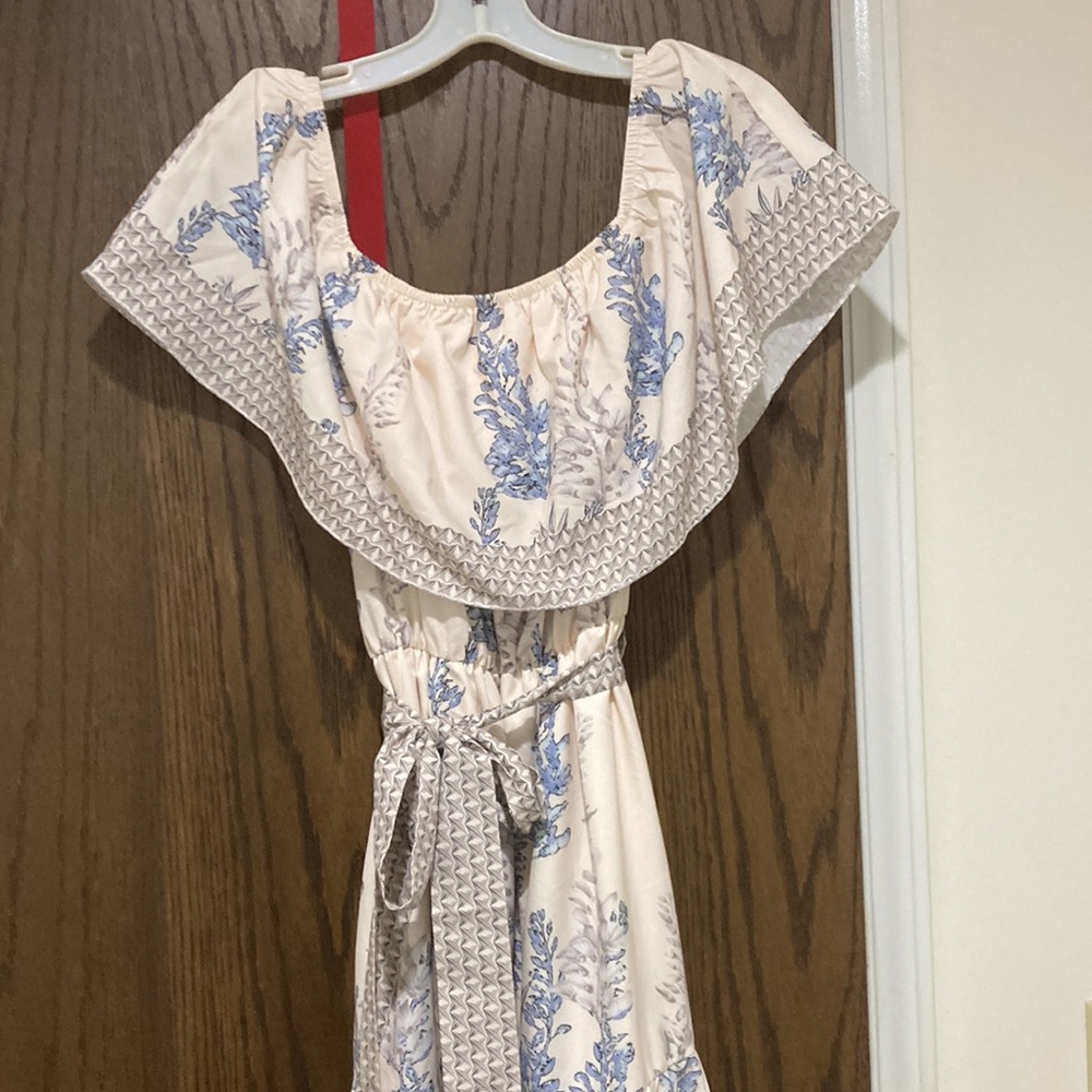 Beautiful off shoulder, tiered ruffle maxi dress - Picture 4 of 9